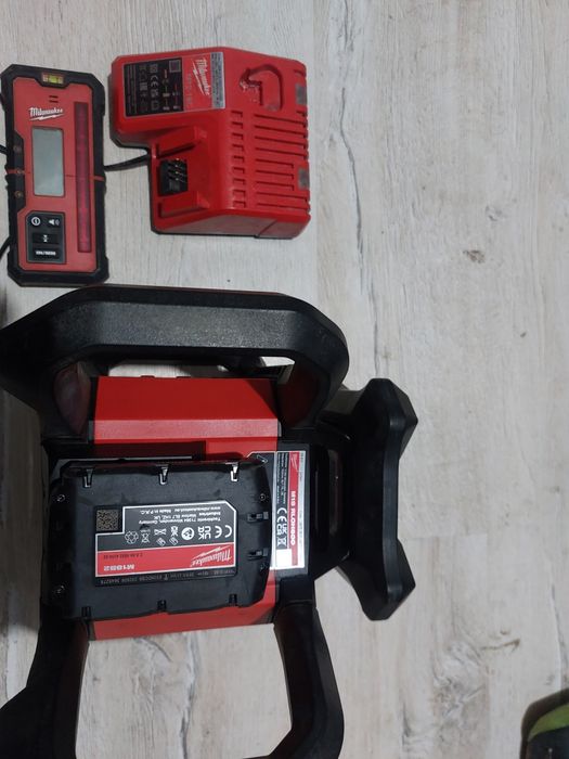 Laser rotativ milwaukee m18 rloh600