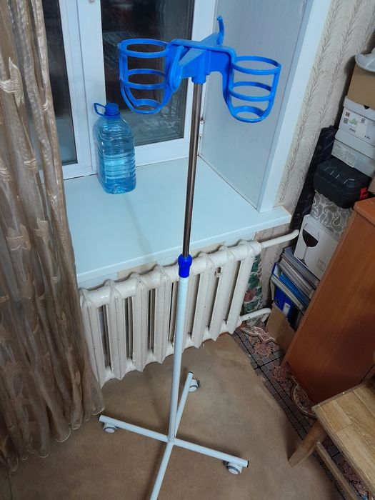 Стойка для капельниц