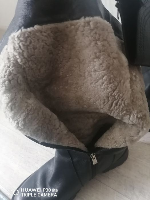 Срочно продам женские сапоги
