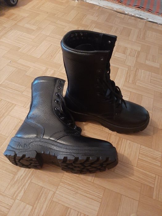 Продам Берцы новые