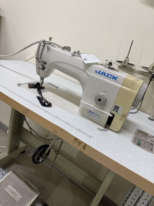 Продам швейную машинку Jack
