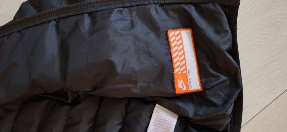 Vând geacă Nike copii marime M