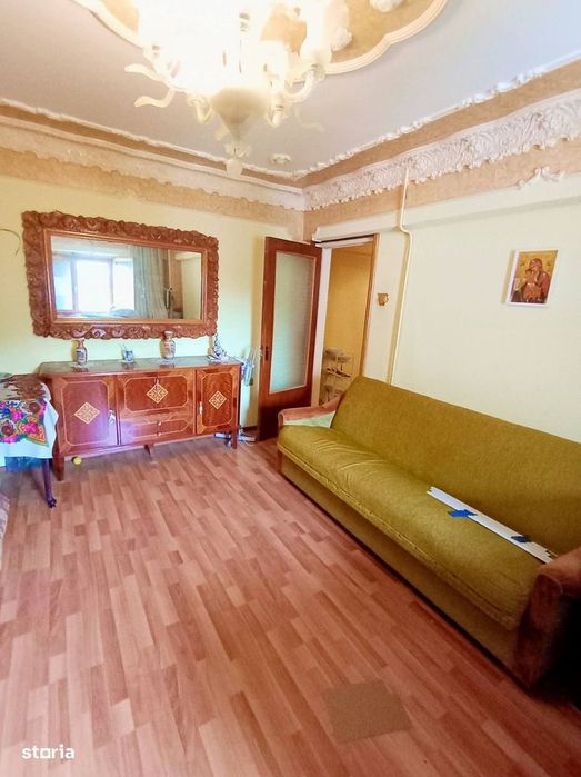 Apartament 3 camere, balcon, zona Badea Cârțan