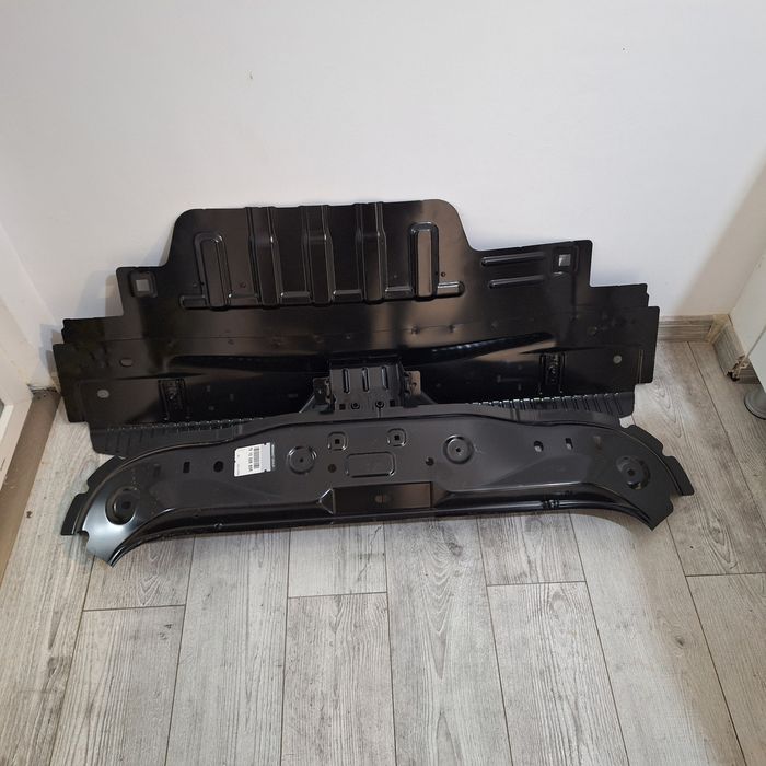 Bara fata bara spate capota spate dacia logan