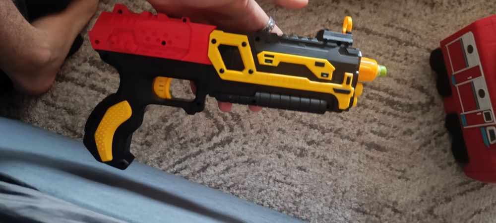 Продам детскую игрушку пистолет