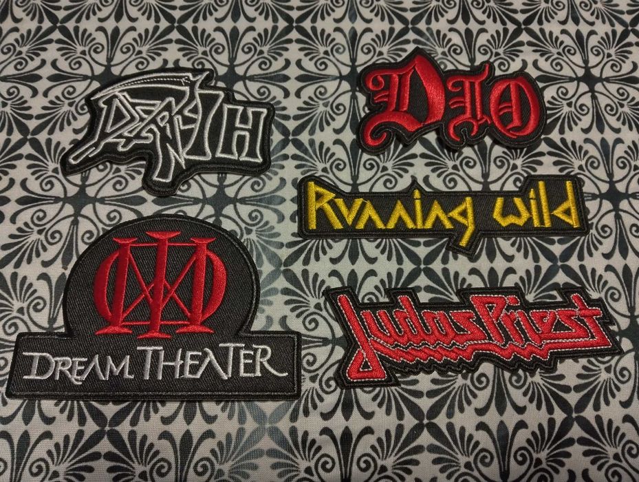 Чехли и нашивки с метал групи