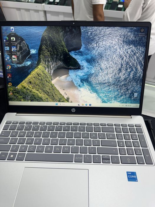 Hp i3-1315U 8/512 15.6 FHD
