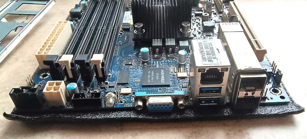 Сървърна платка с процесор Xeon D-1527/ DDR4 ECC / 10Gb SFP+/ 1Gb LAN