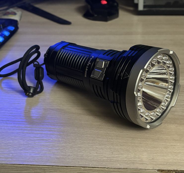 Продам Фонарь Fenix LR40R 12000 lm