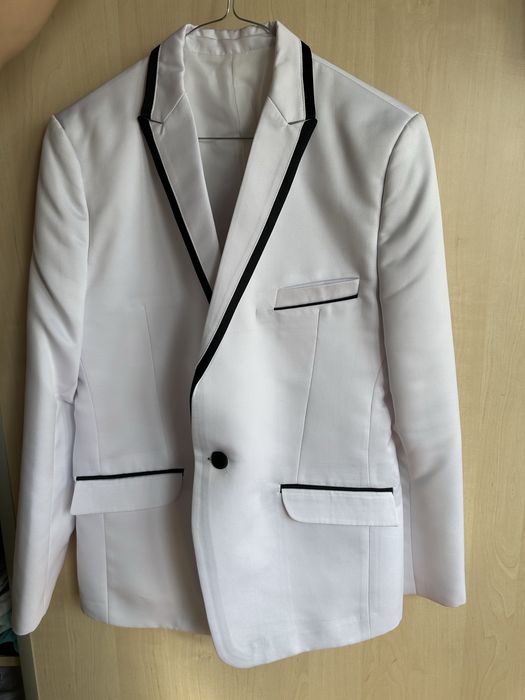 Мъжко бяло сако размер 48