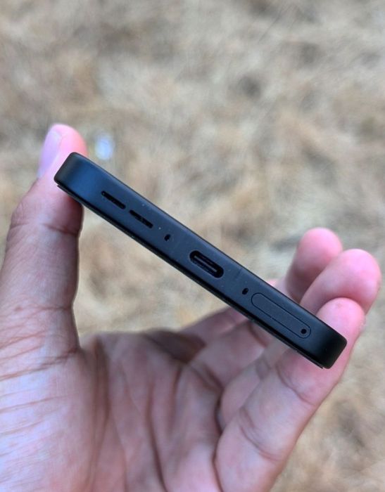 OnePlus 15 12/256GB doar 12 cicluri de încărcare.