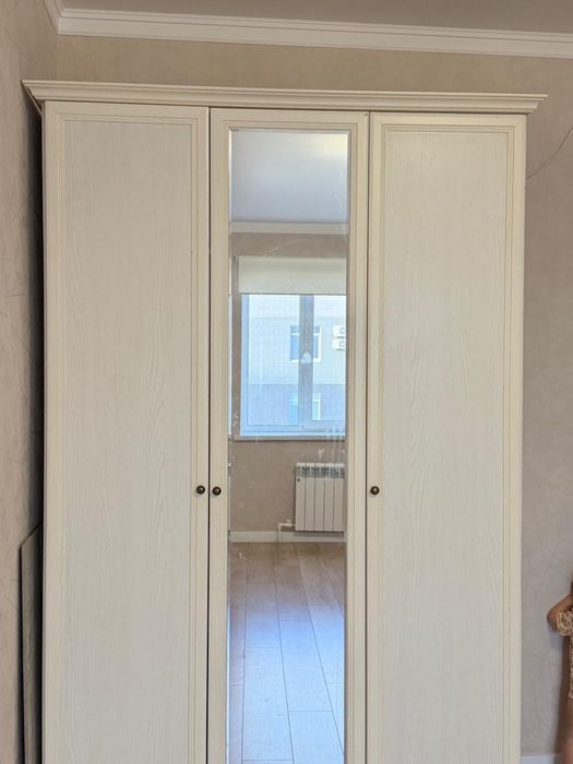 продам шкаф трехдверний