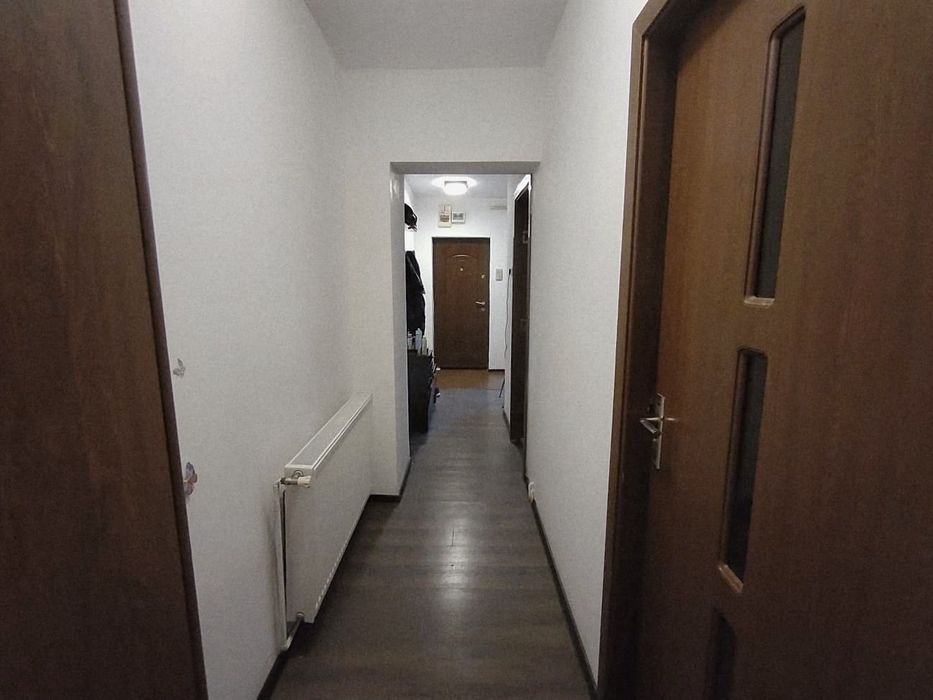 Proprietar vând apartament 3 camere decomandat | Piața Doina | Etaj 3 | Bloc cărămidă | Centrală proprie | 115.000 €