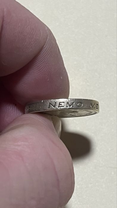 Няколко колекционерски монети-