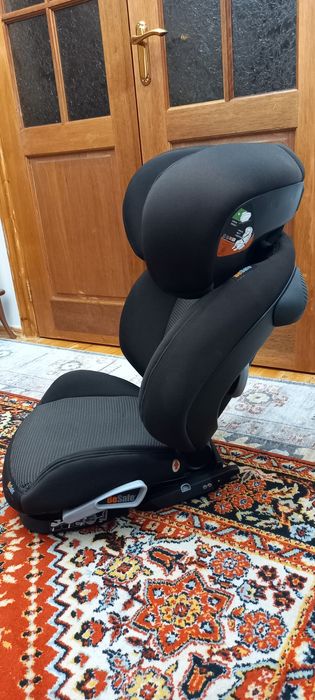 Автомобильное детское кресло