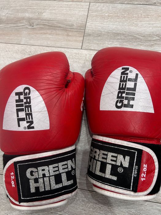 Шлем и перчатки боксерские