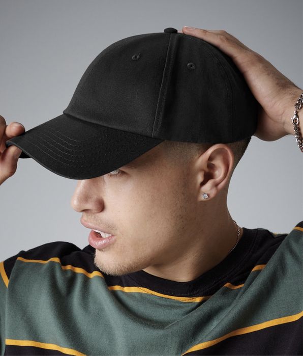 Черна бейзболна шапка