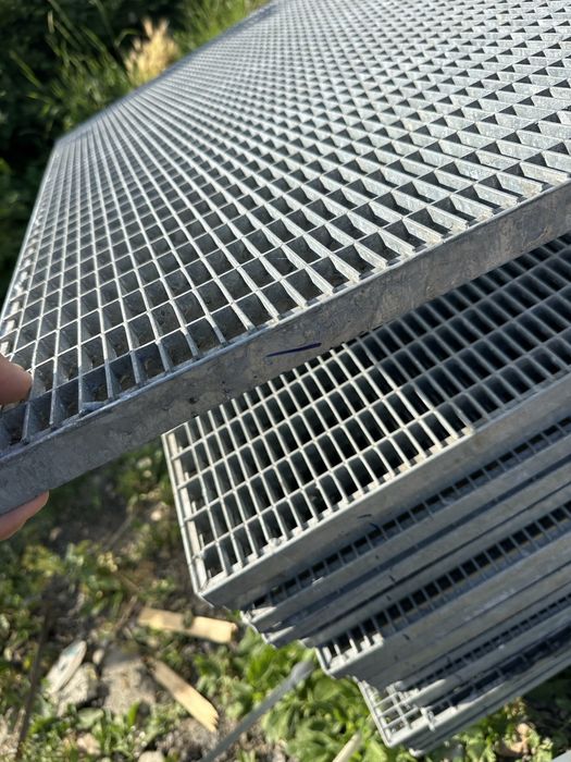 gratare zincate sau trepte zincate