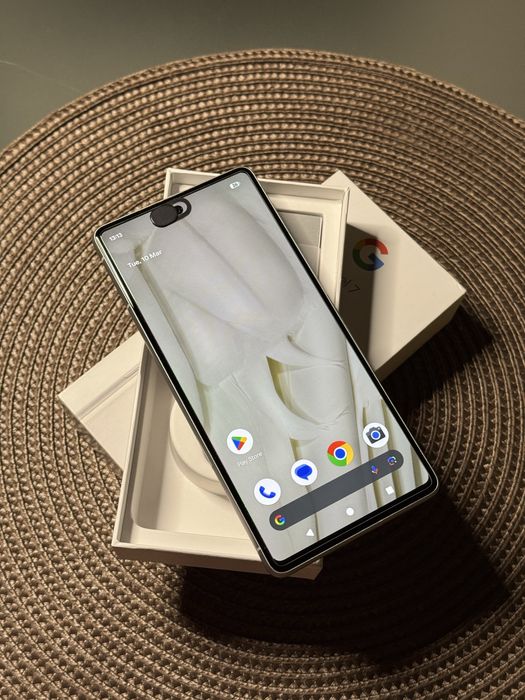 Google Pixel 7 Snow | Alb 128 GB ca si nou insotit de cutie + husa