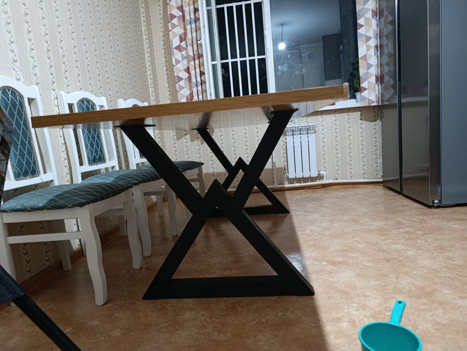 Продам обеденный стол без  стульев, размер 200×90×75