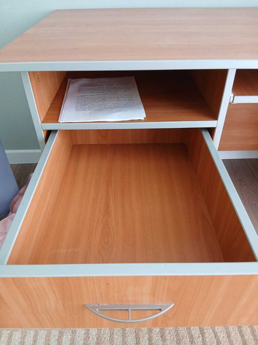 Продам стол компьютерный