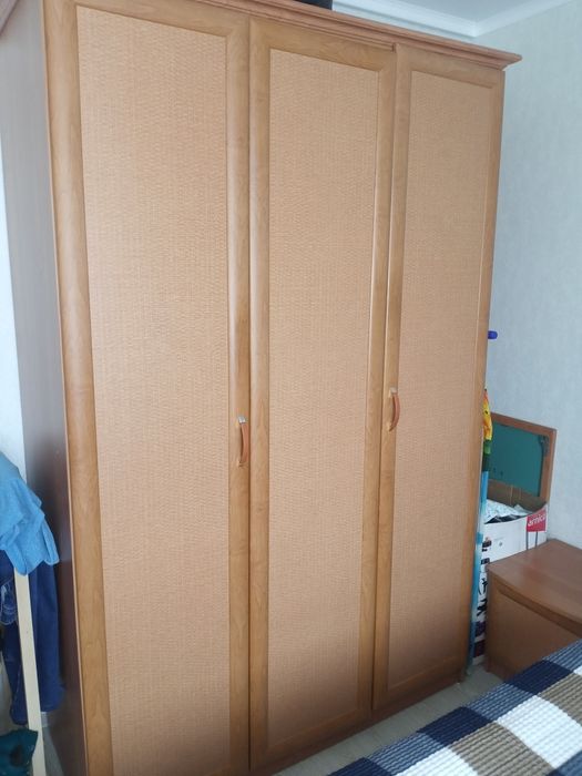 Продам спальный гарнитур