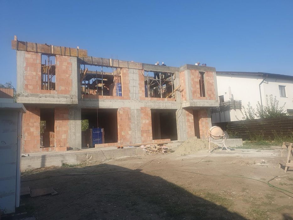 Constructor case la rosu