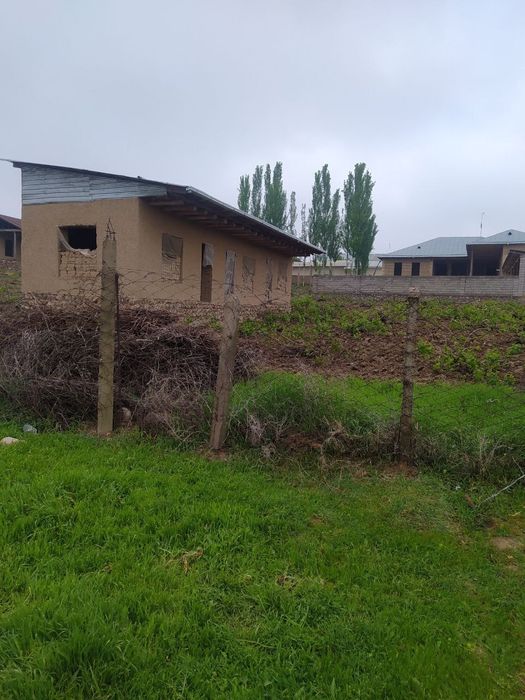 Yer uchastka sotiladi remont qilsa yashasa boladi