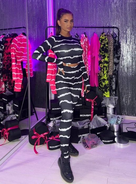 Vând  compleuri dama noi