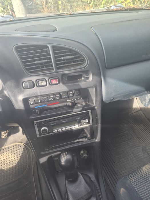 Продавам Mazda 323