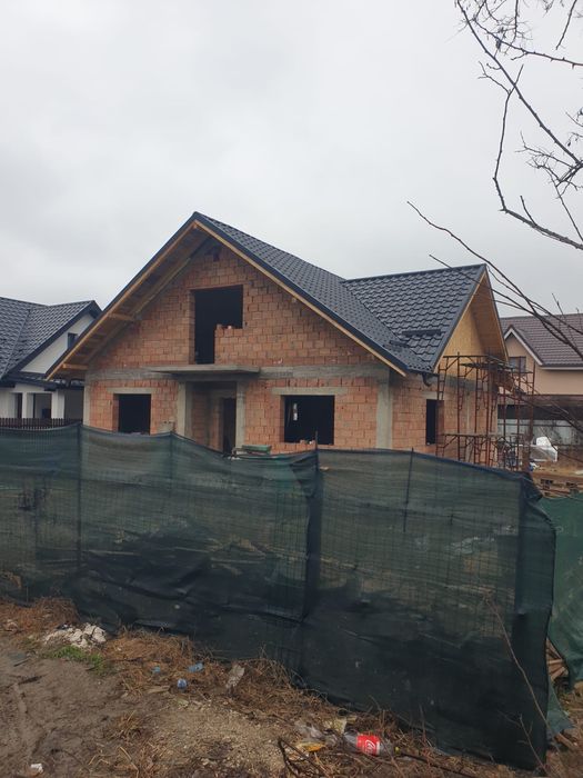 Vilă superbă la roșu sau la cheie