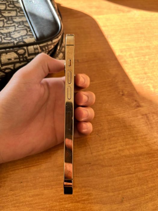 продам iPhone 13 pro