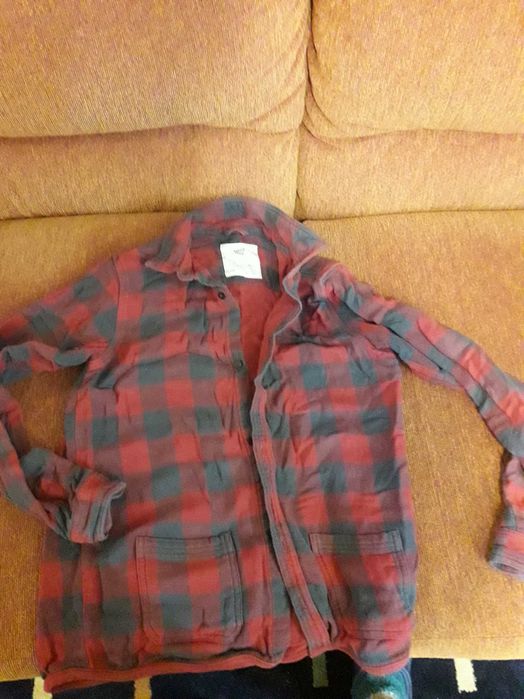 Продавам блузи и ризи момче