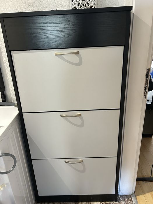 Шкаф за обувки с 3 врати.