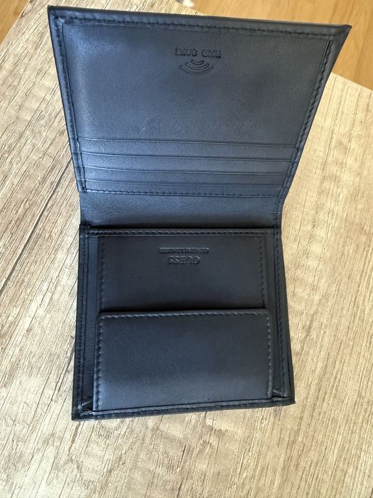 Портмоне Guess естествена кожа