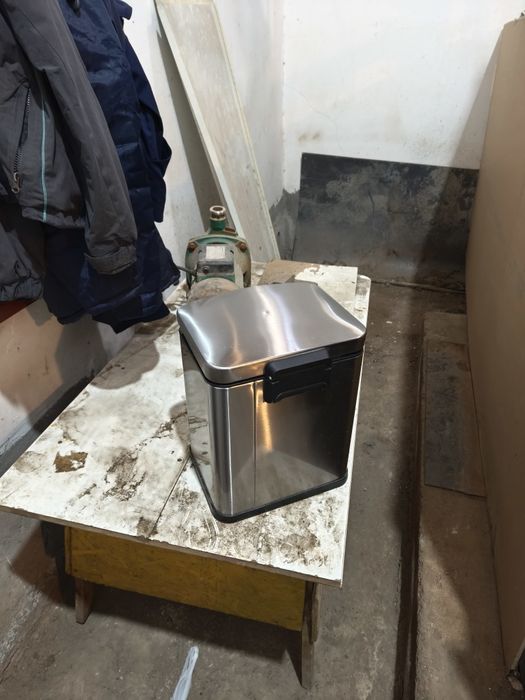 Продаются мусорные ведра 2 шт