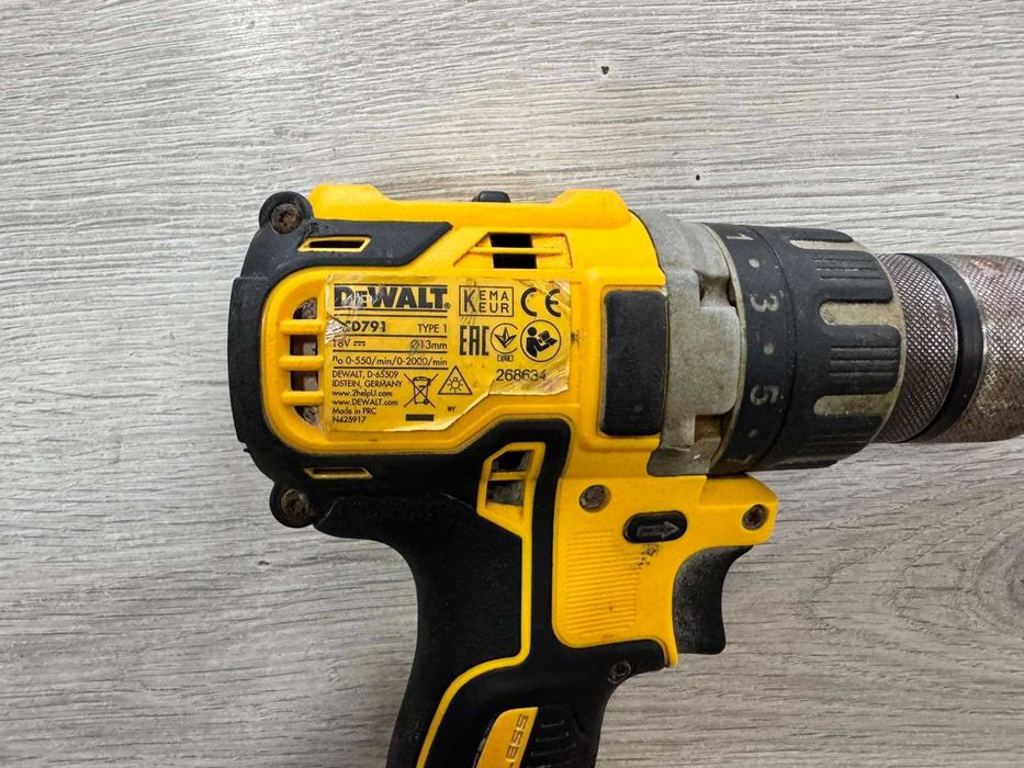 Акумулаторен винтоверт DEWALT DCD791 + 1 бр. батерия 18v 1.5 Ah