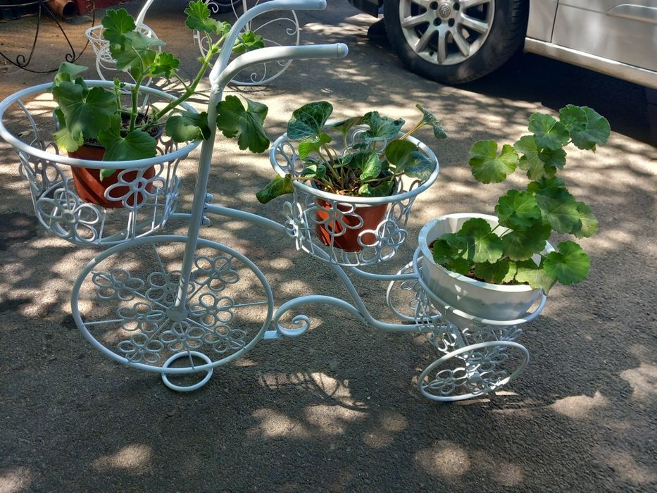 Biciclete suport ornamente flori.