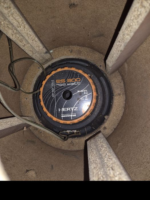 Бас Каса Hertz ES300 700W