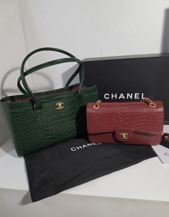 Налична чанта Chanel Maxi Flap Red