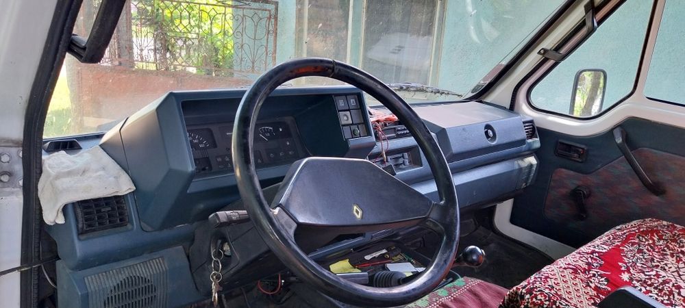 Vând autoutilitară transport auto hidraulic Renault Master an 1995 moț.2,5 iveco euro 1