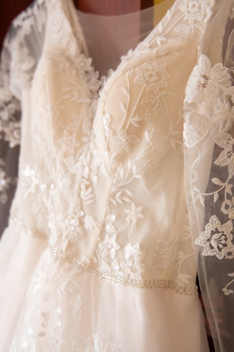 Vând rochie de mireasă și Costum de Mire