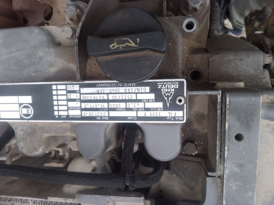 Vând motor f4l 1011F