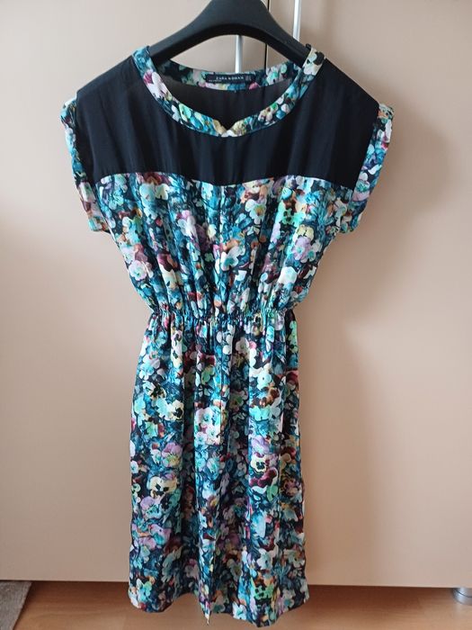 Pantaloni scurți bărbați și rochie Zara