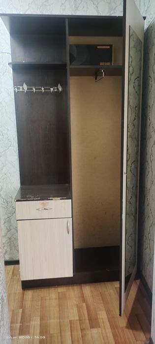 Продам прихожий шкаф.