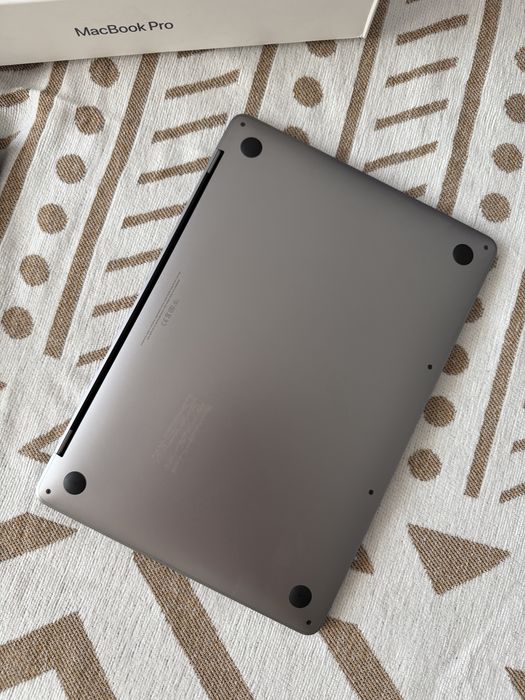 Продам MacBook Pro 13, M1