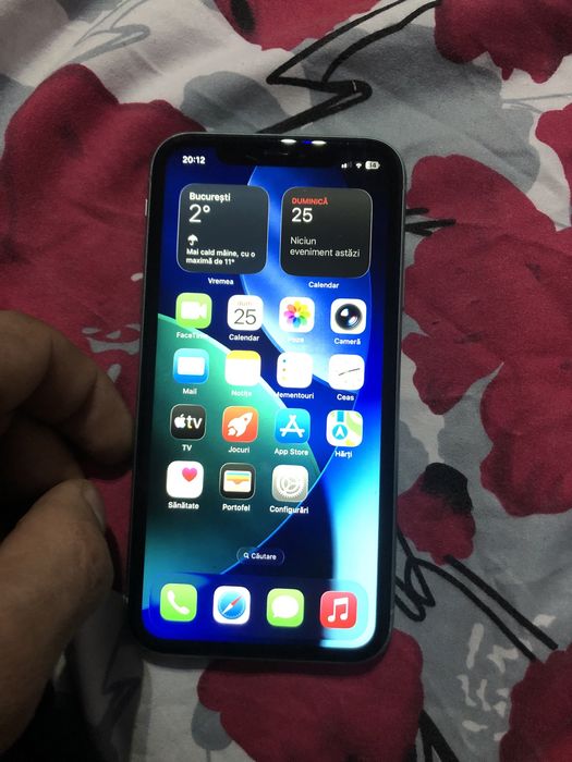 Vand/schimb iphon 11 64gb 70% sanatate telefonul este intro stare husa