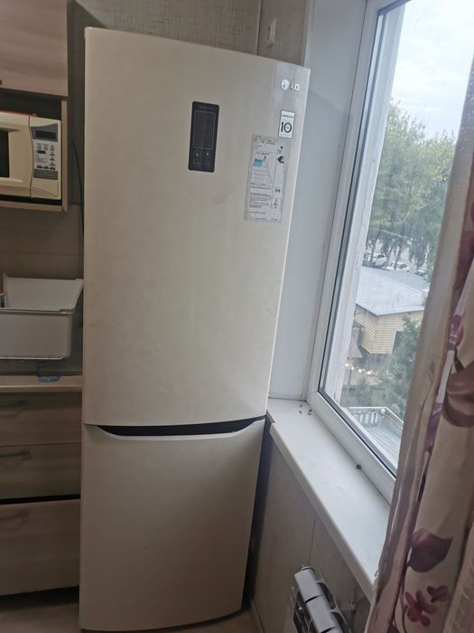 Отдам холодильник LG