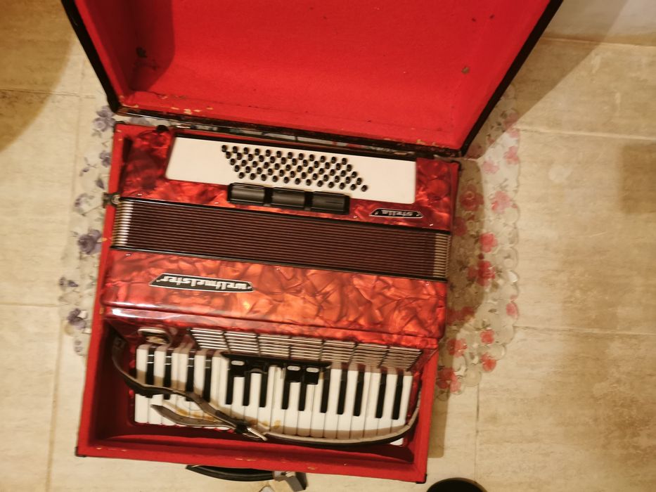 Акордеон. Велтмайстер. Свири. Нее спукан.
