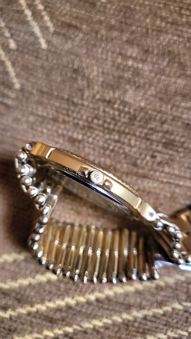 Позлатен Швейцарски Часовник